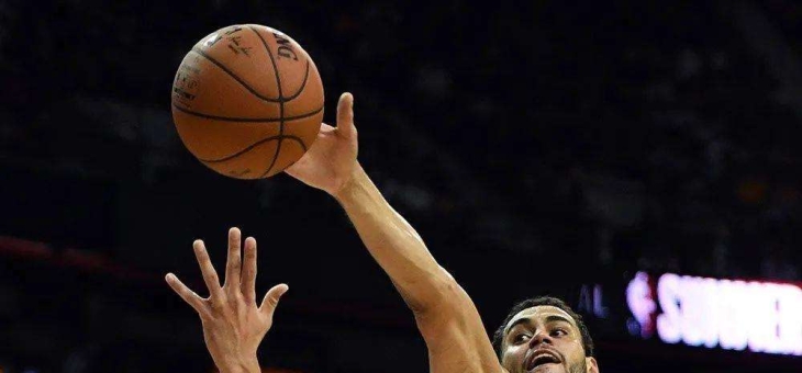 F1季后赛掀起高潮，西城旋风队淘汰对手川蜀麒麟队，战至最后一刻——中场绞杀压制对手的简单介绍