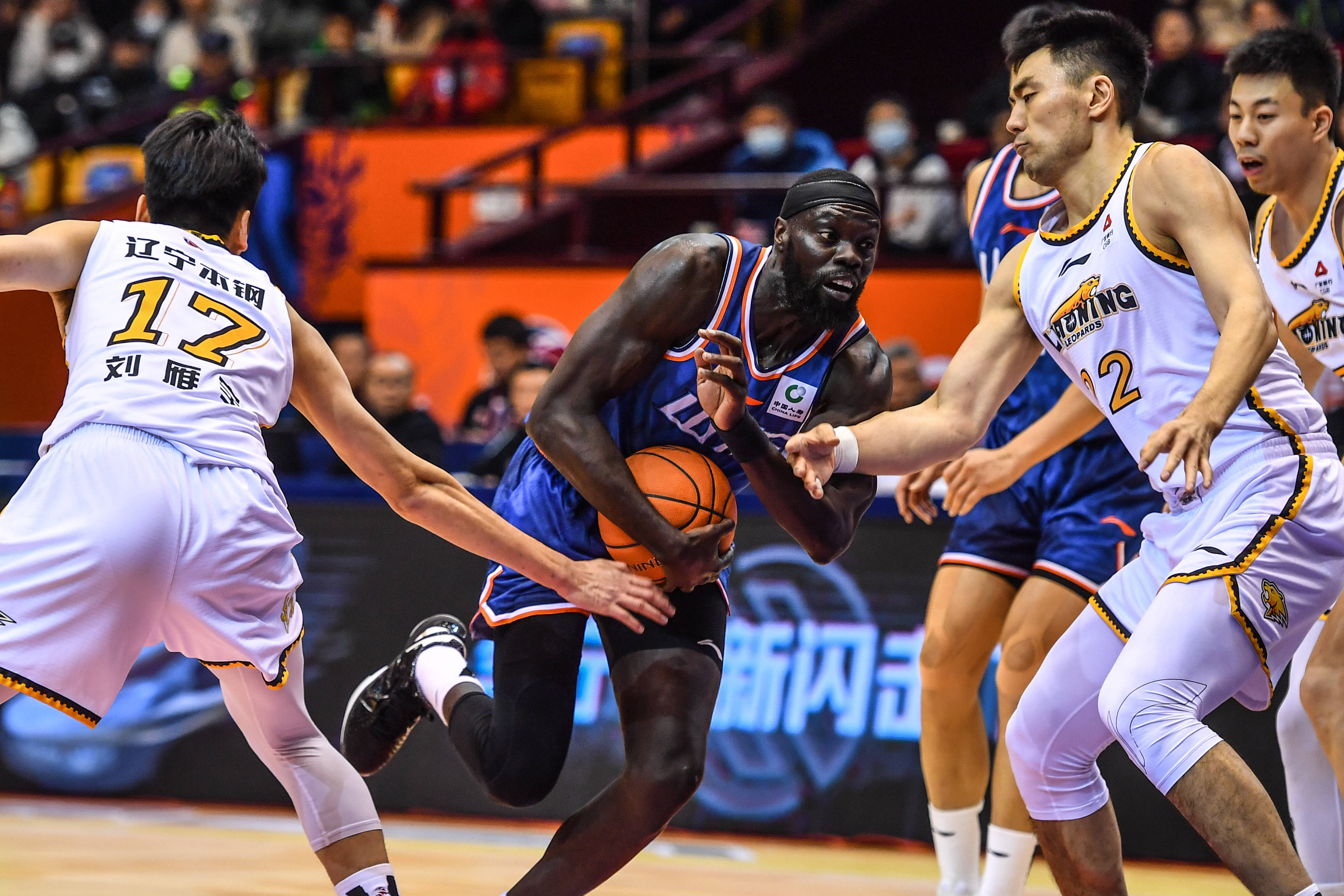 清晨广州队备战CBA季后赛,强势反弹细节曝光,更衣室稳定,赛程密集仍需轮换的简单介绍 清晨广州队备战CBA季后赛,强势反弹细节曝光,更衣室稳定,赛程密集仍需轮换的简单介绍