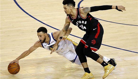 关于内马尔在勇士比赛中出色防守，回归赛场引发热议！的信息